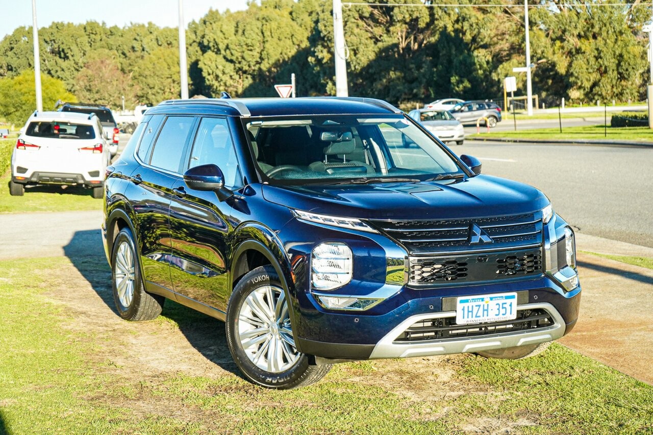 Mitsubishi Outlander image 1