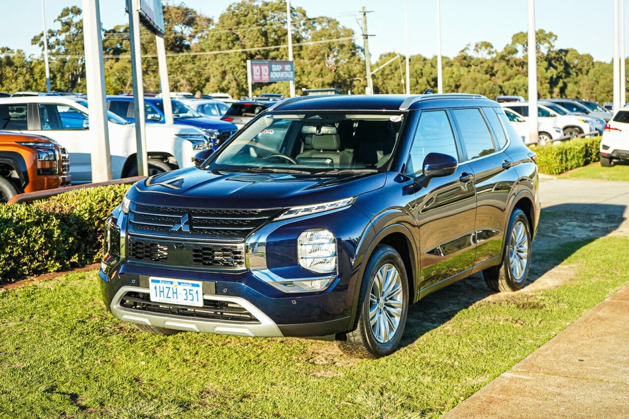 Mitsubishi Outlander image 2