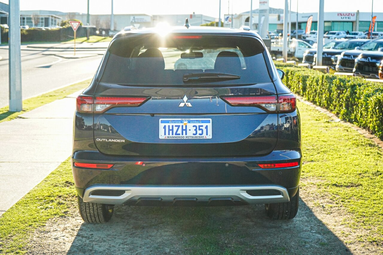 Mitsubishi Outlander image 4