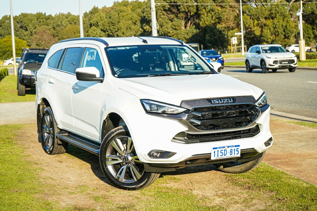 Isuzu Mu-x image 1