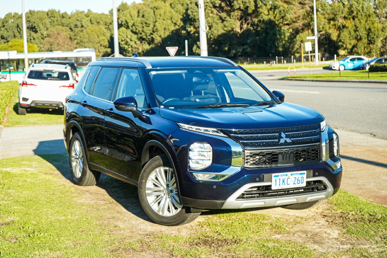 Mitsubishi Outlander image 1