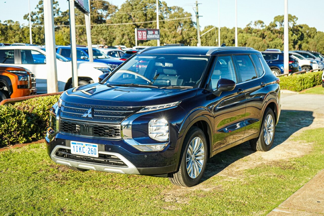 Mitsubishi Outlander image 2