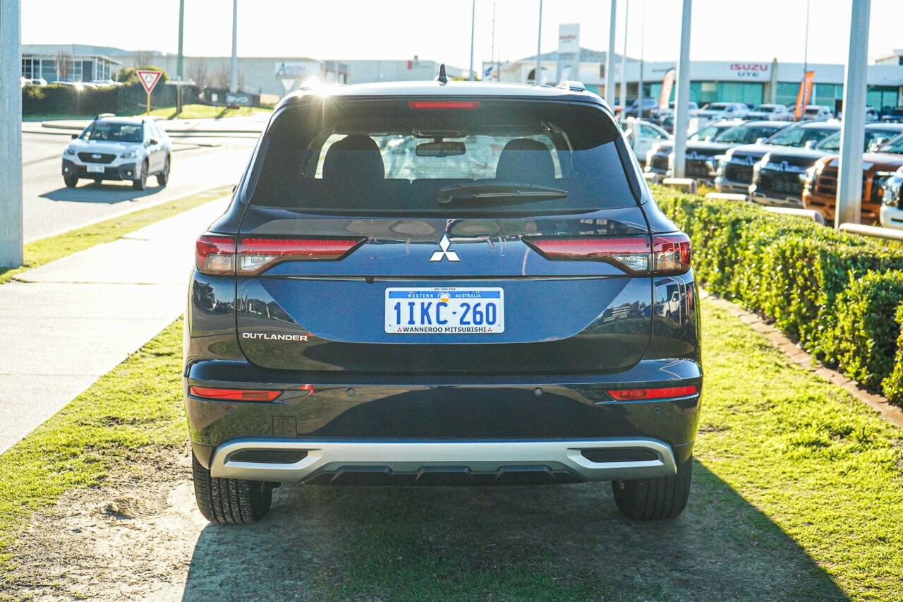 Mitsubishi Outlander image 4