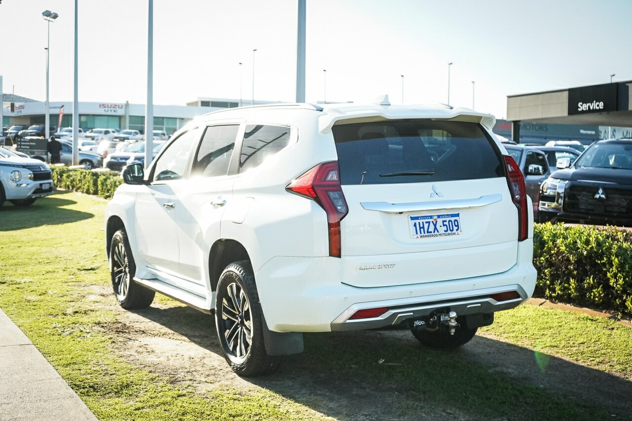 Mitsubishi Pajero Sport image 4