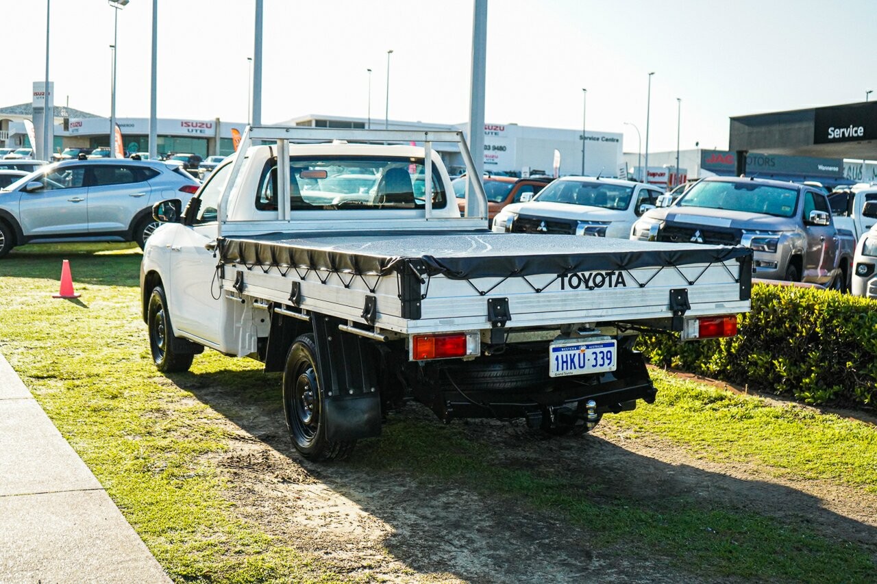 Toyota Hilux image 4