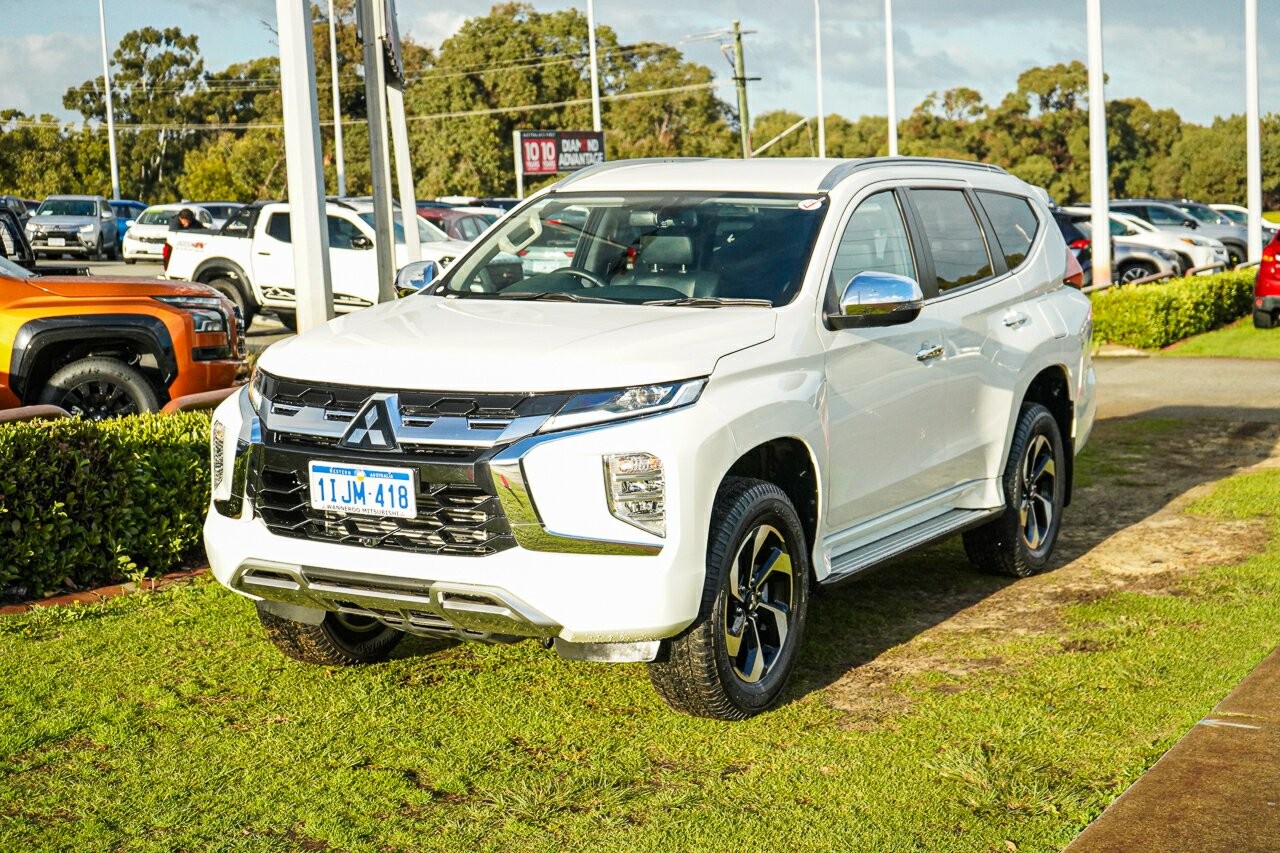 Mitsubishi Pajero Sport image 2