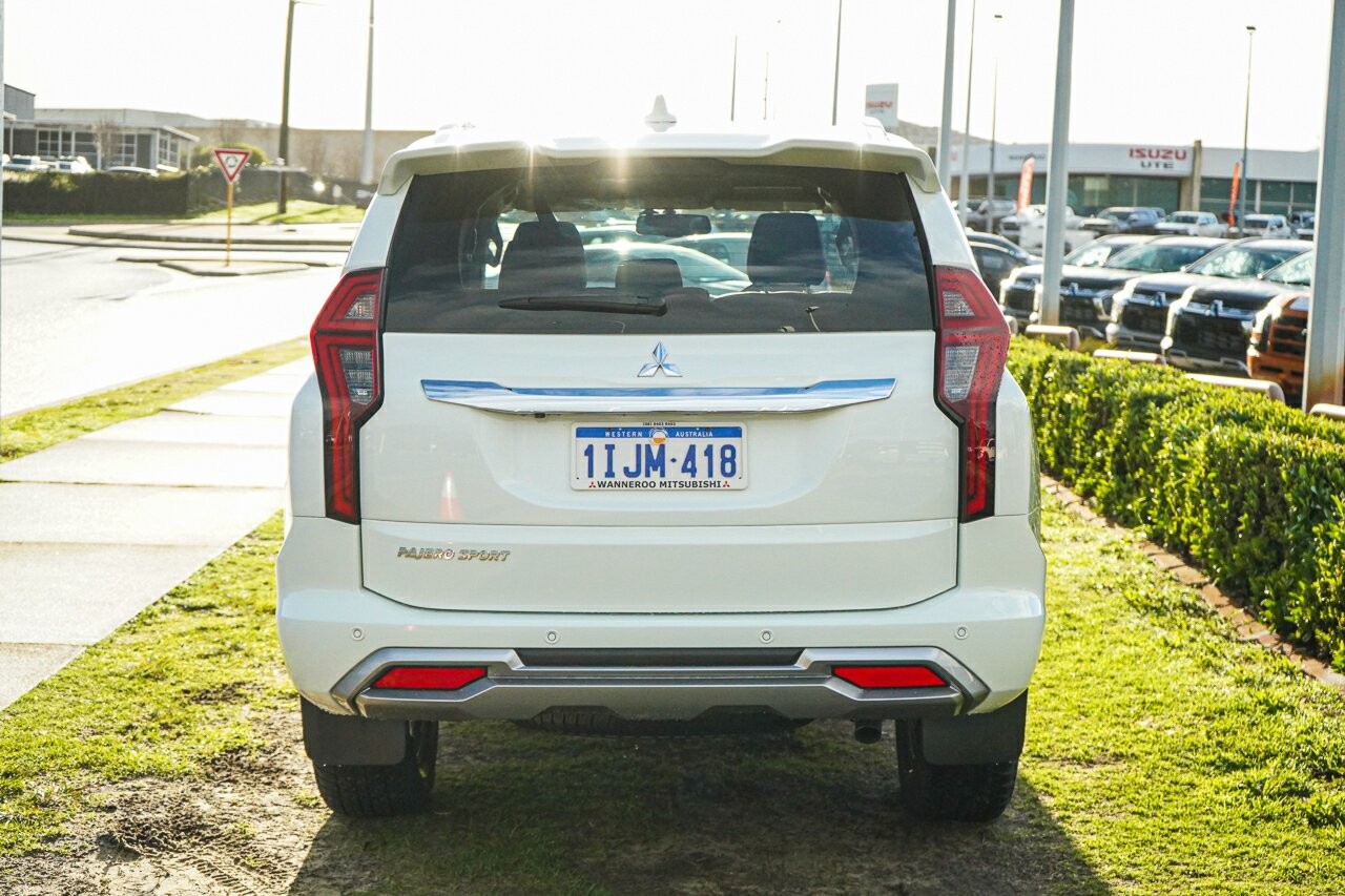 Mitsubishi Pajero Sport image 4