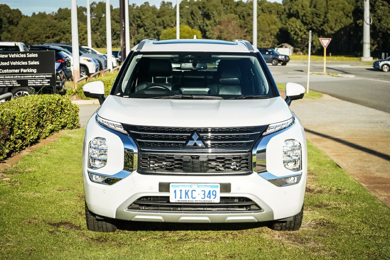 Mitsubishi Outlander image 3
