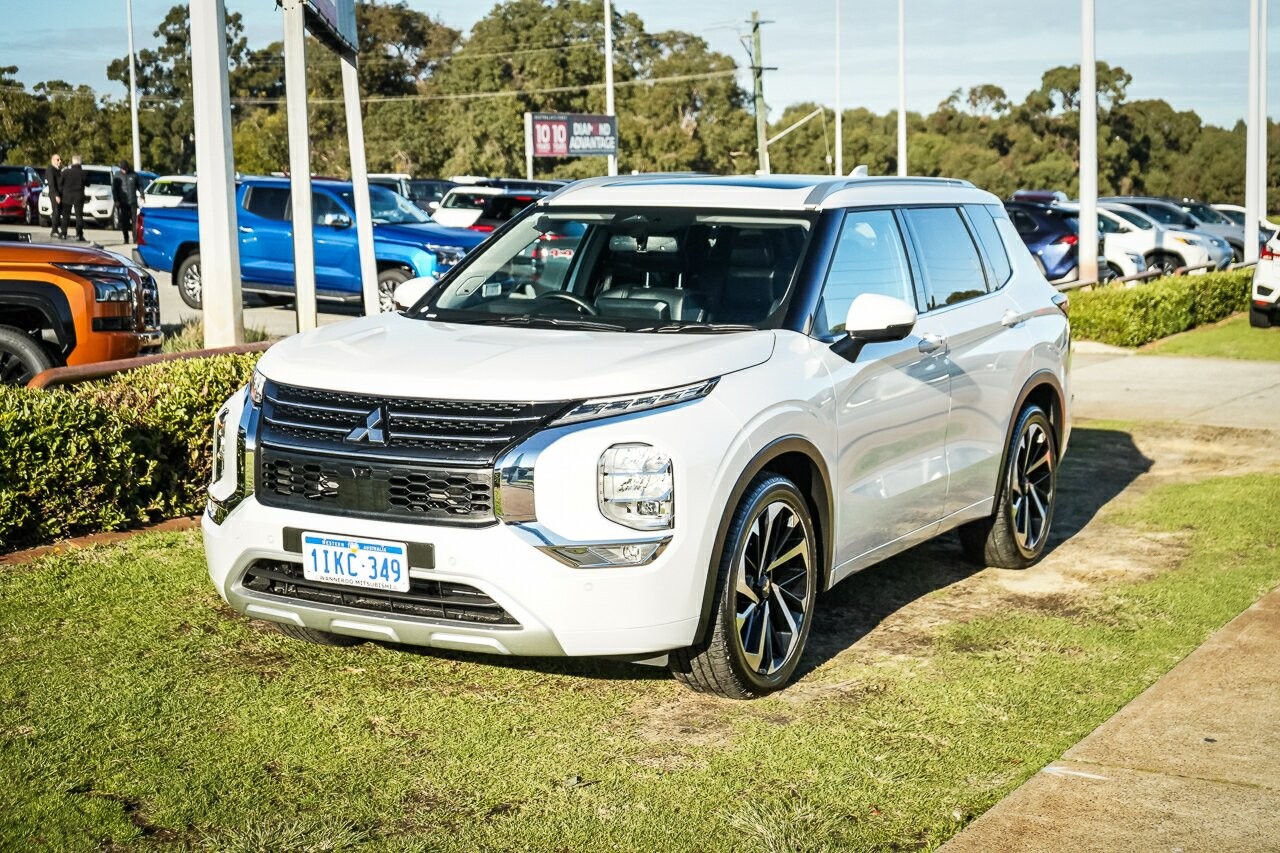 Mitsubishi Outlander image 4