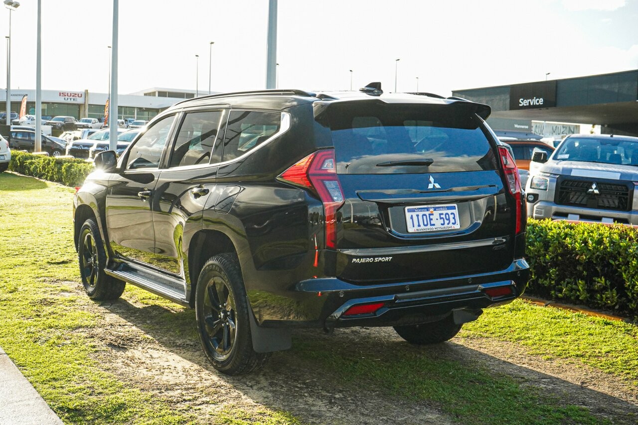 Mitsubishi Pajero Sport image 3