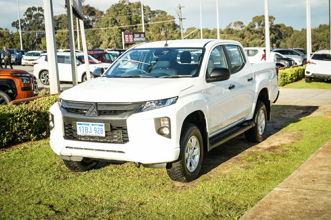 Mitsubishi Triton image 3