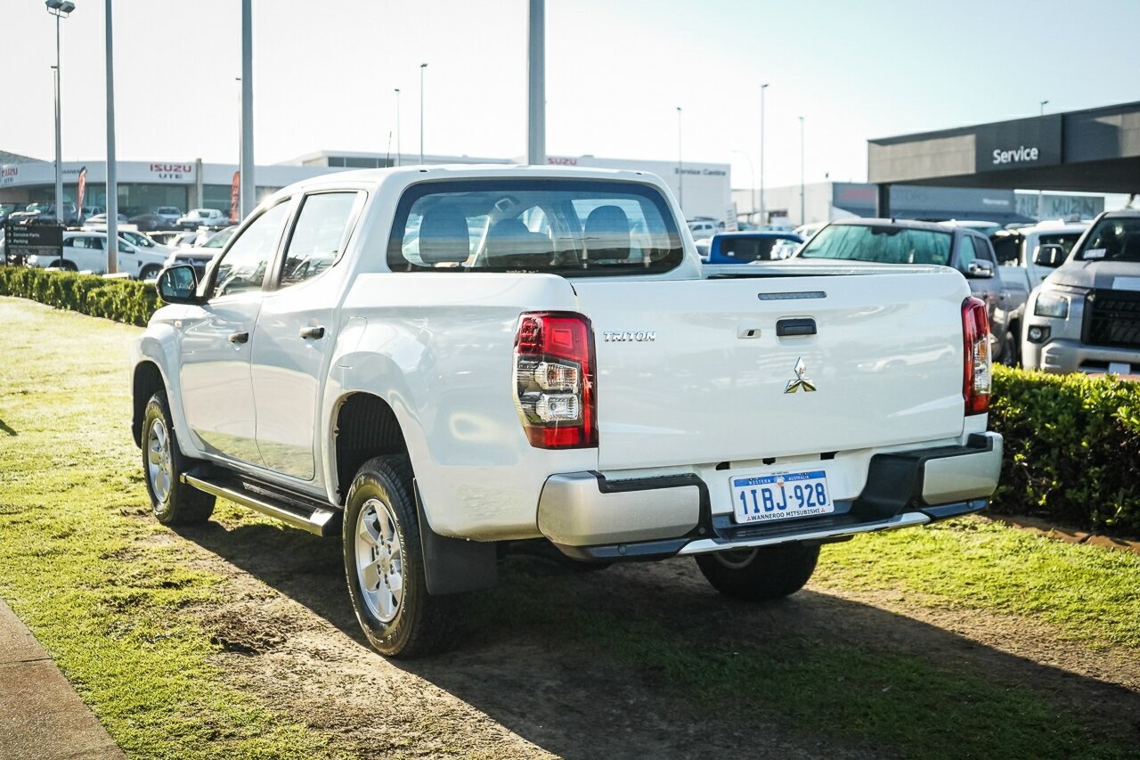 Mitsubishi Triton image 4