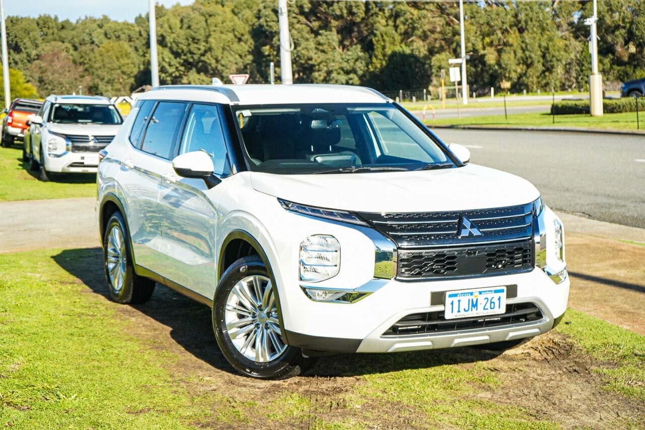 Mitsubishi Outlander image 1