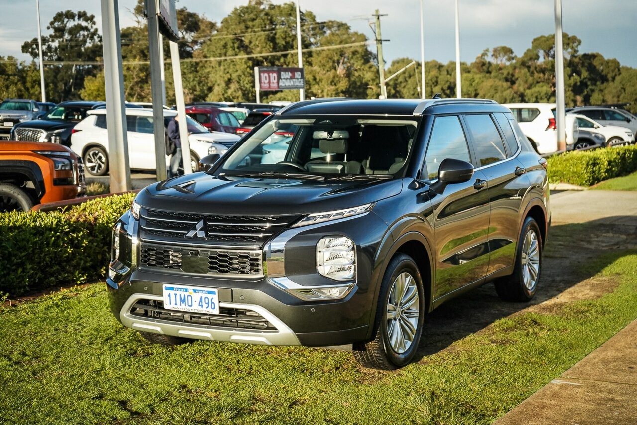 Mitsubishi Outlander image 1