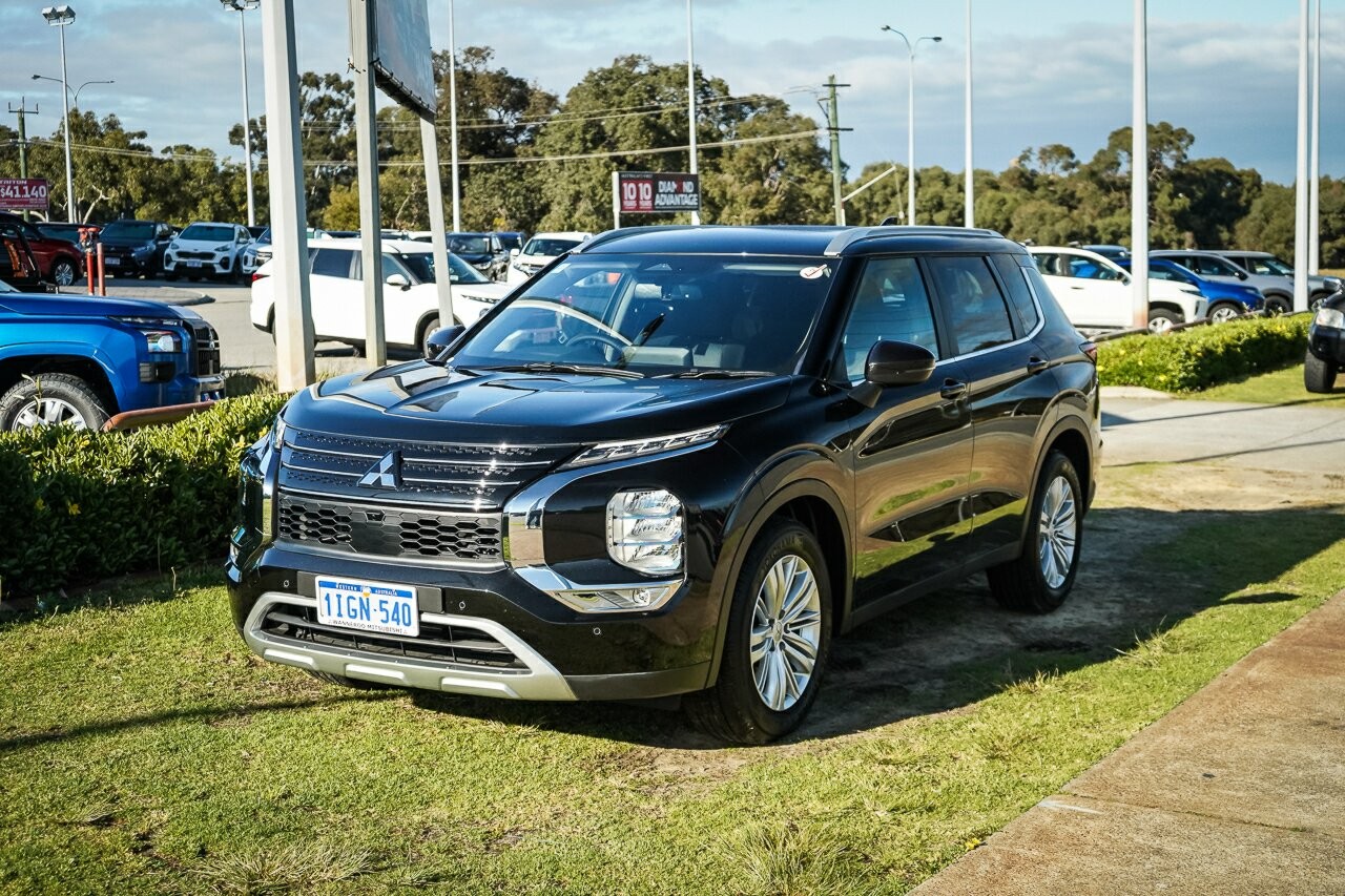 Mitsubishi Outlander image 1