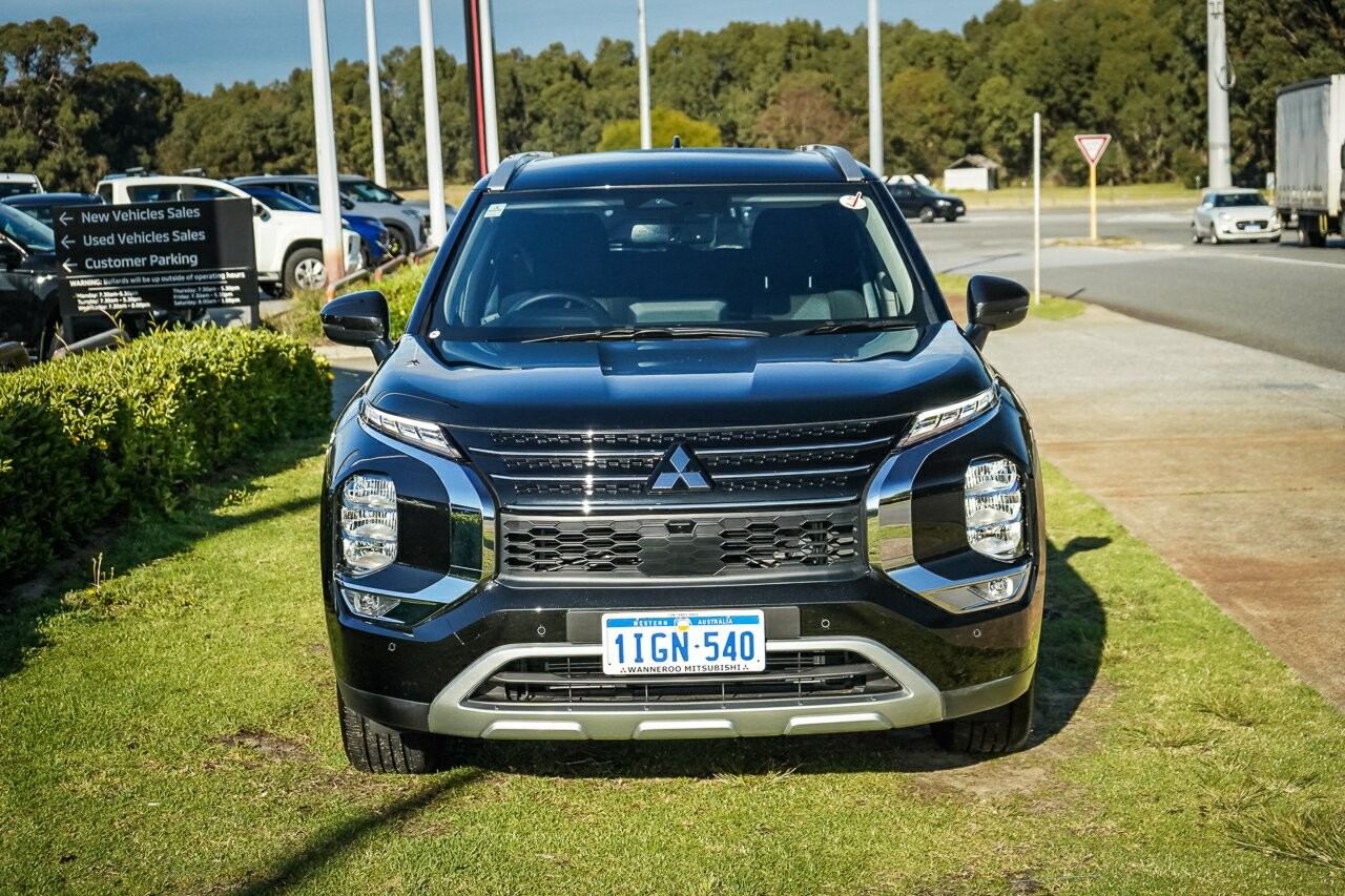 Mitsubishi Outlander image 2