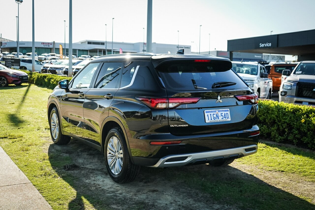 Mitsubishi Outlander image 3