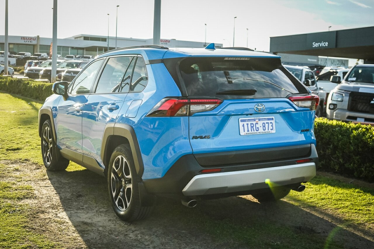 Toyota Rav4 image 2