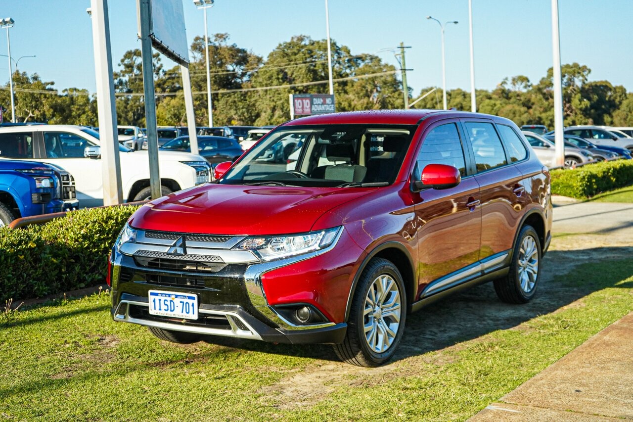 Mitsubishi Outlander image 1