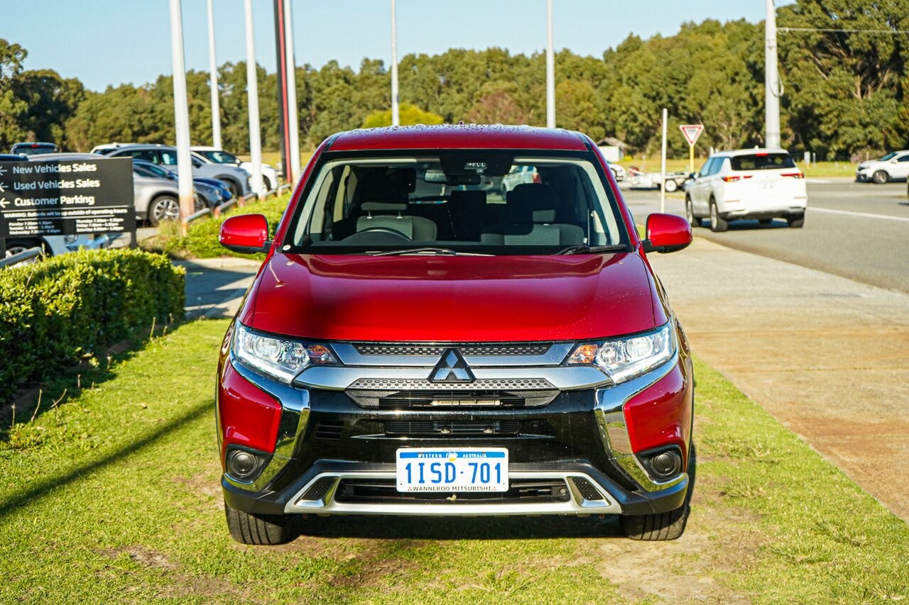 Mitsubishi Outlander image 2