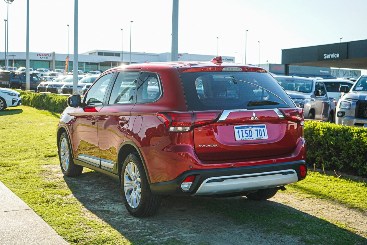 Mitsubishi Outlander image 3