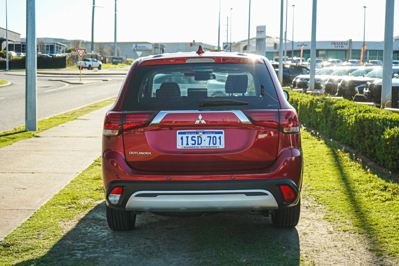 Mitsubishi Outlander image 4