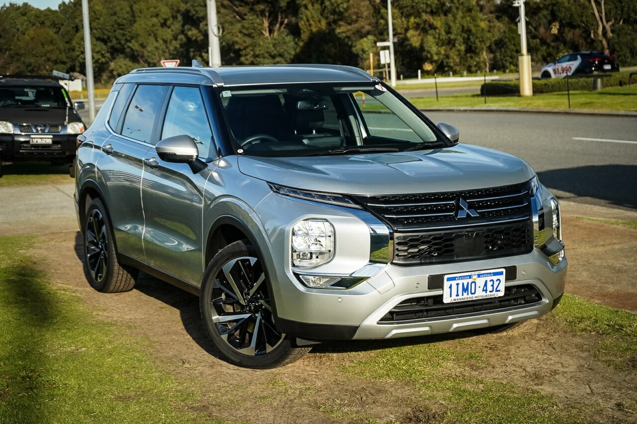Mitsubishi Outlander image 1