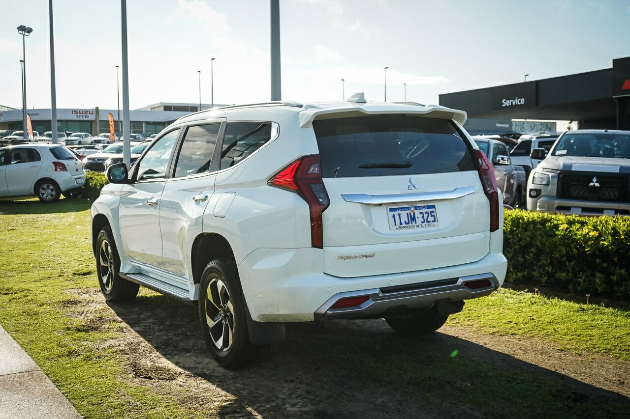 Mitsubishi Pajero Sport image 4