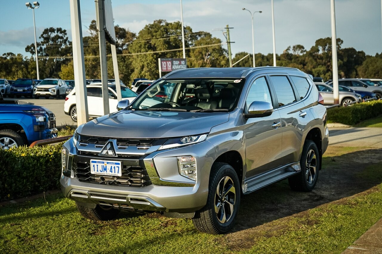 Mitsubishi Pajero Sport image 1