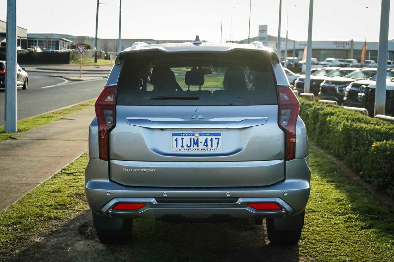 Mitsubishi Pajero Sport image 4