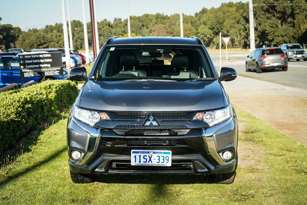 Mitsubishi Outlander image 2