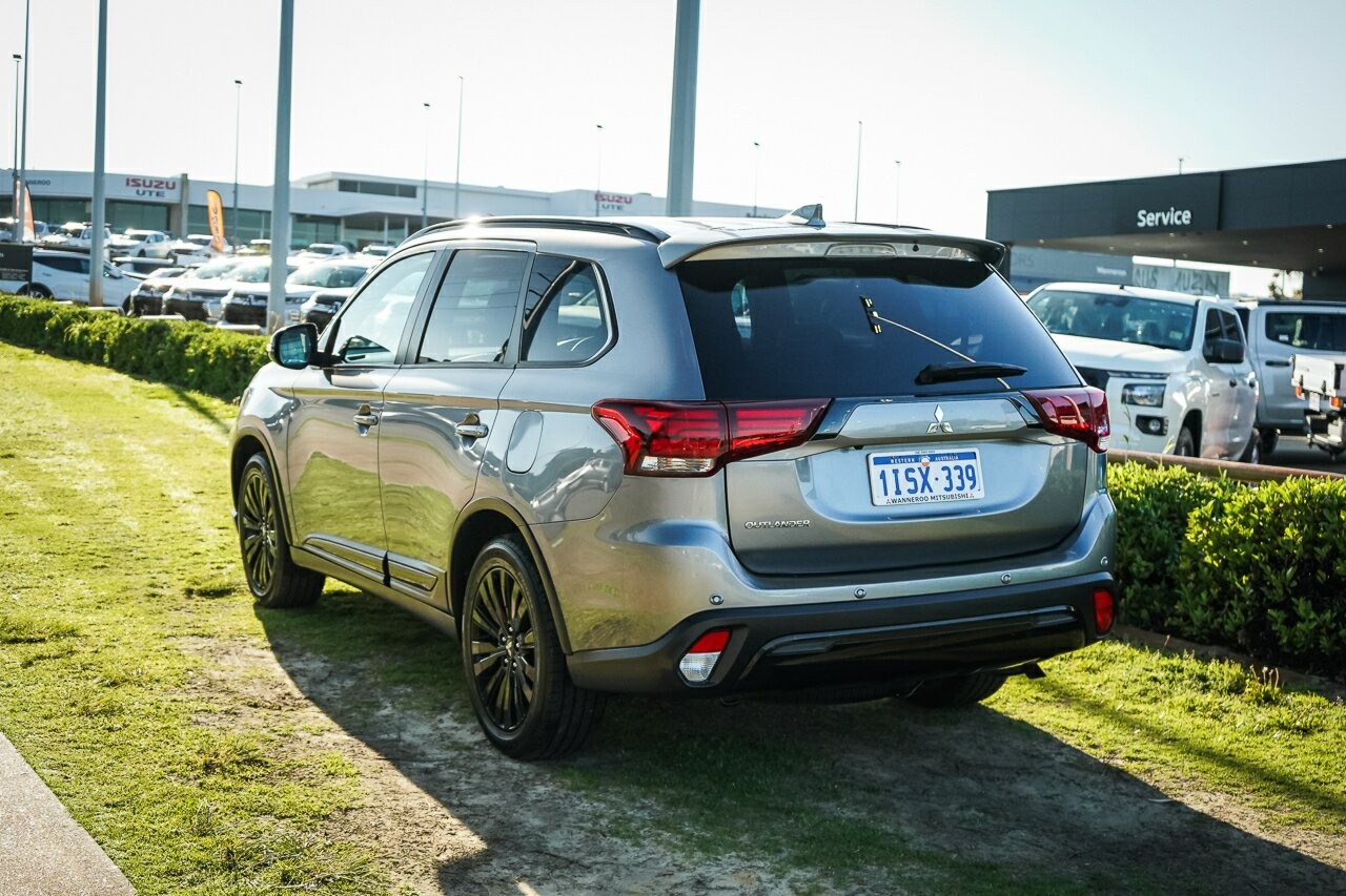 Mitsubishi Outlander image 3