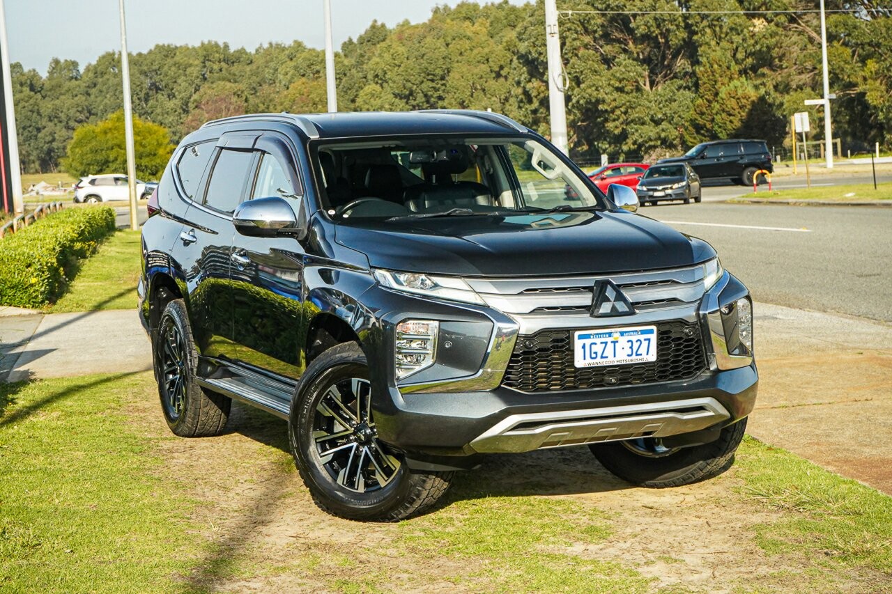 Mitsubishi Pajero Sport image 1