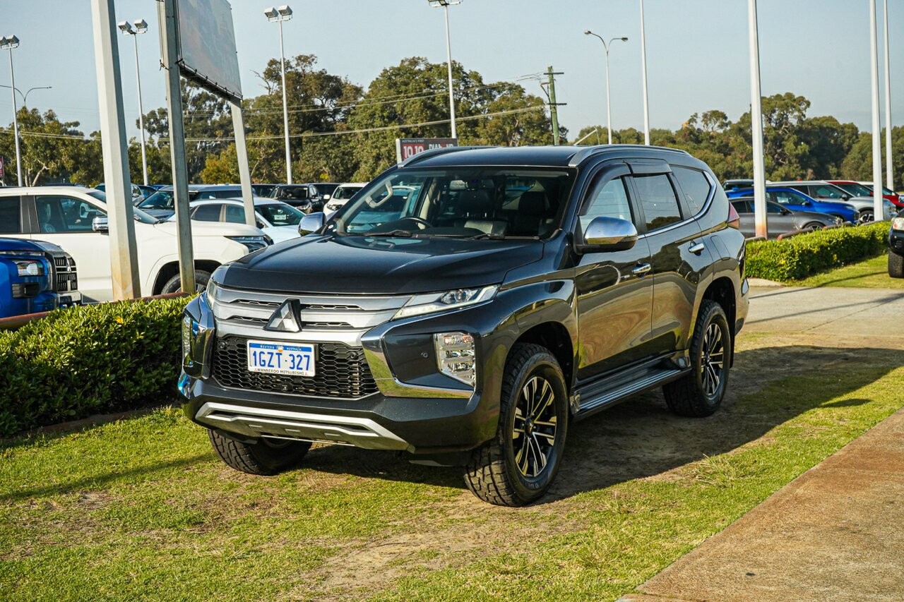 Mitsubishi Pajero Sport image 3