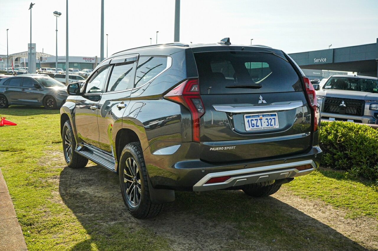 Mitsubishi Pajero Sport image 4