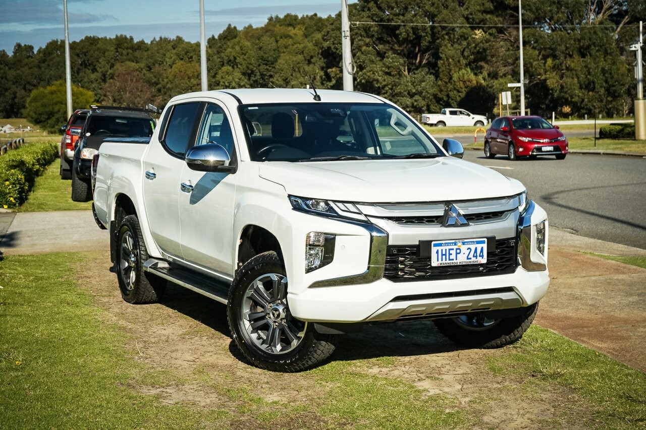 Mitsubishi Triton image 1