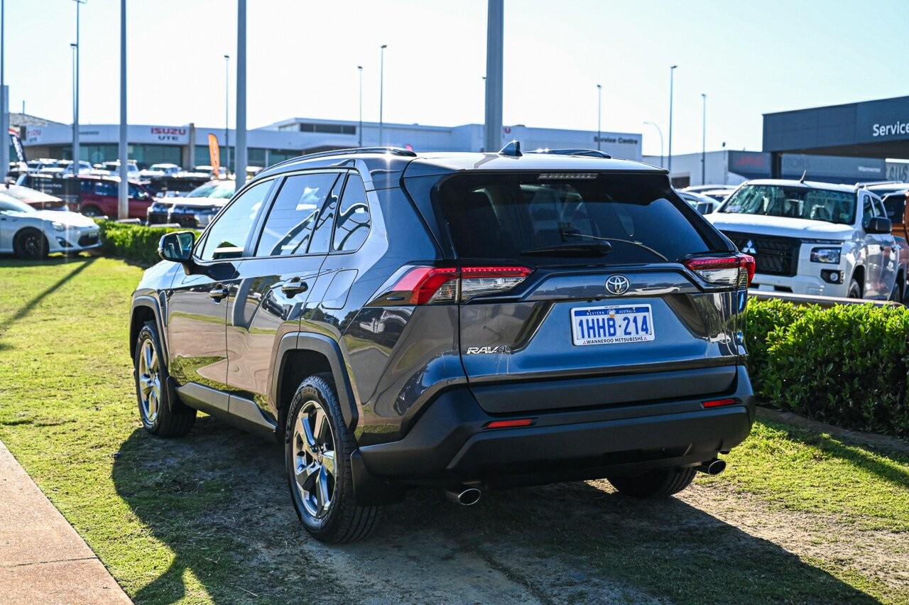 Toyota Rav4 image 3