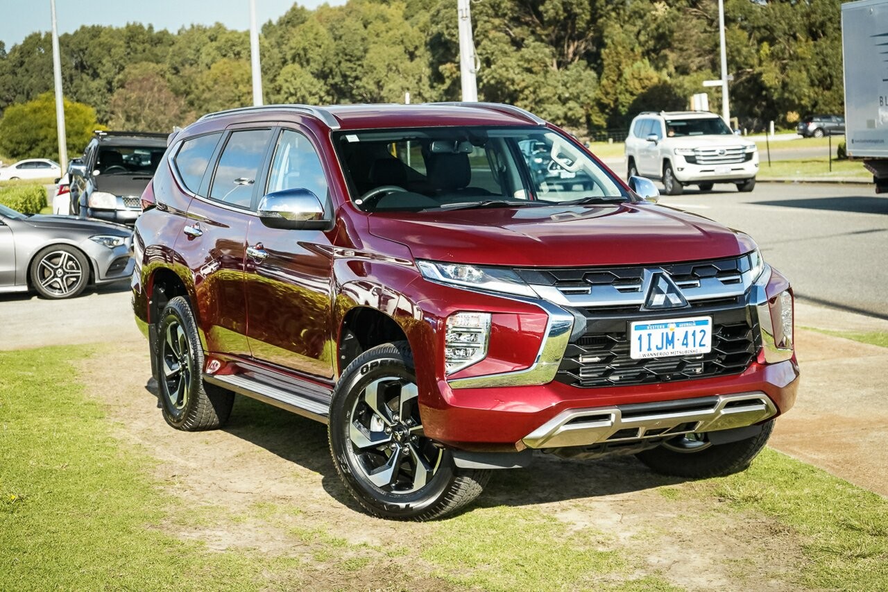 Mitsubishi Pajero Sport image 1
