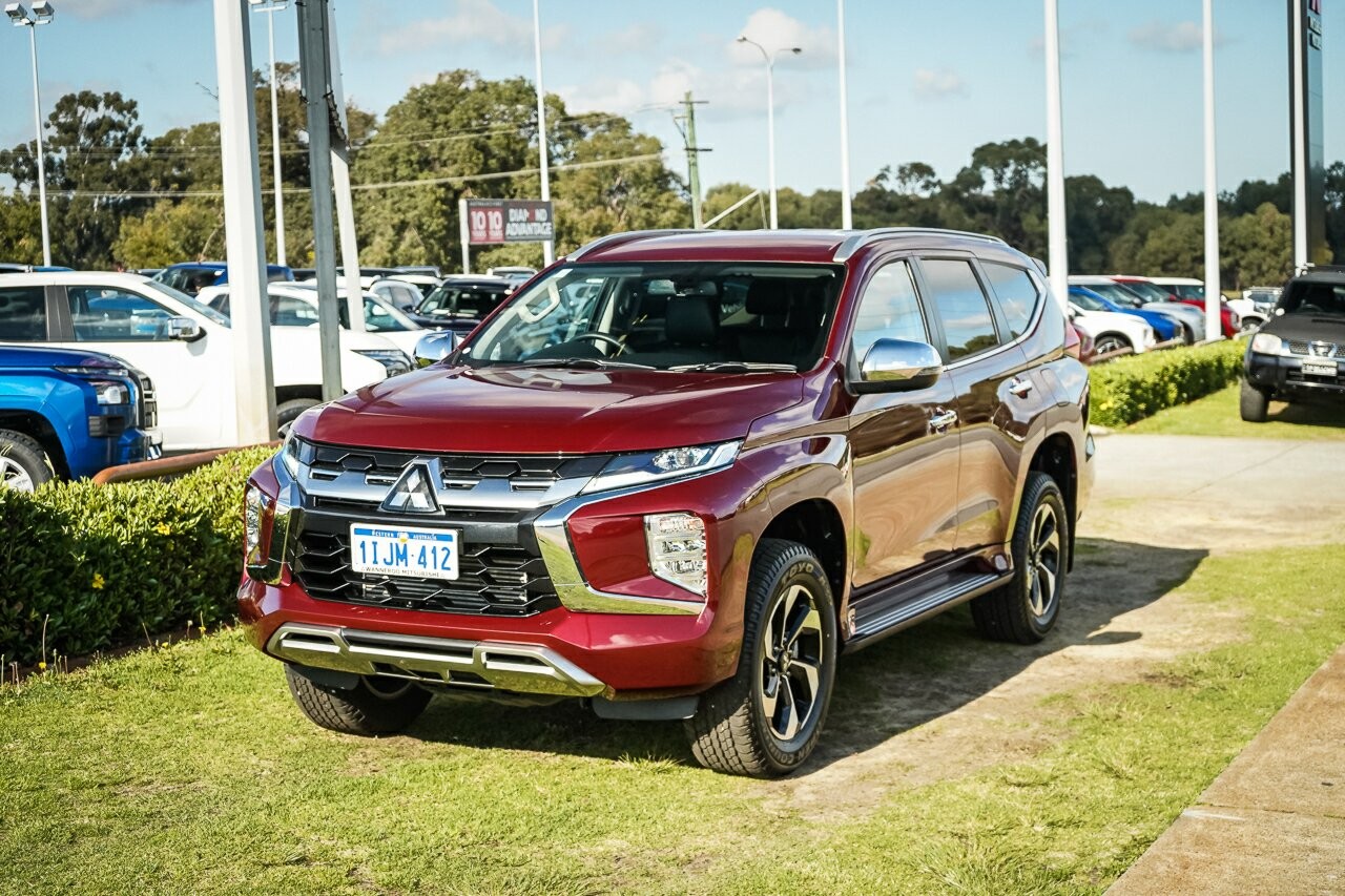 Mitsubishi Pajero Sport image 3