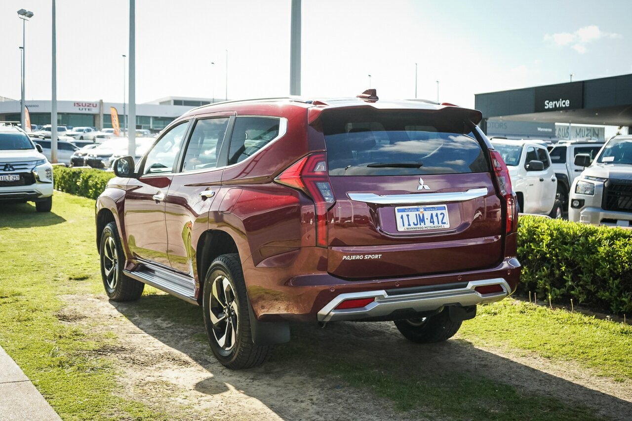 Mitsubishi Pajero Sport image 4