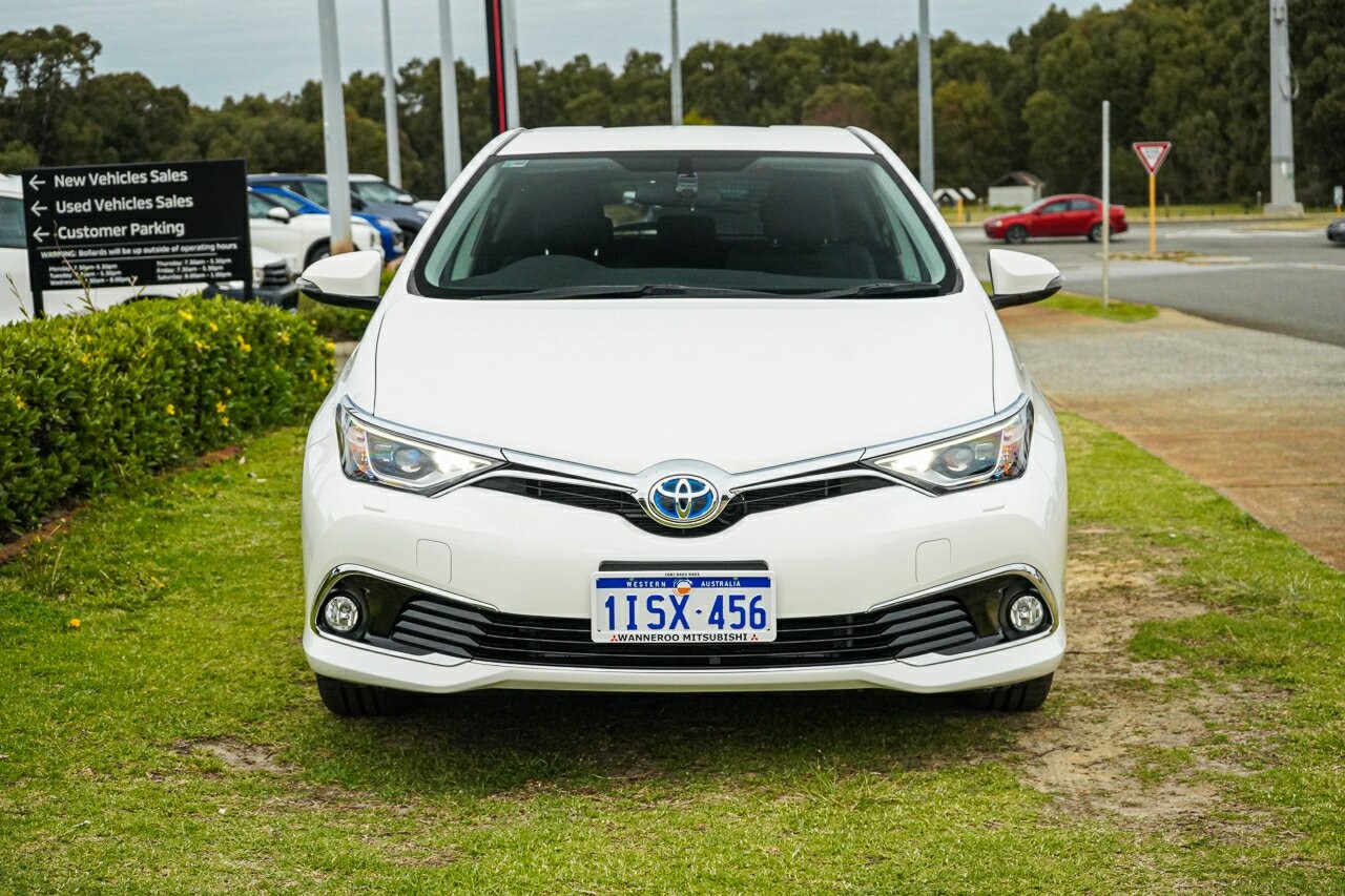Toyota Corolla image 2