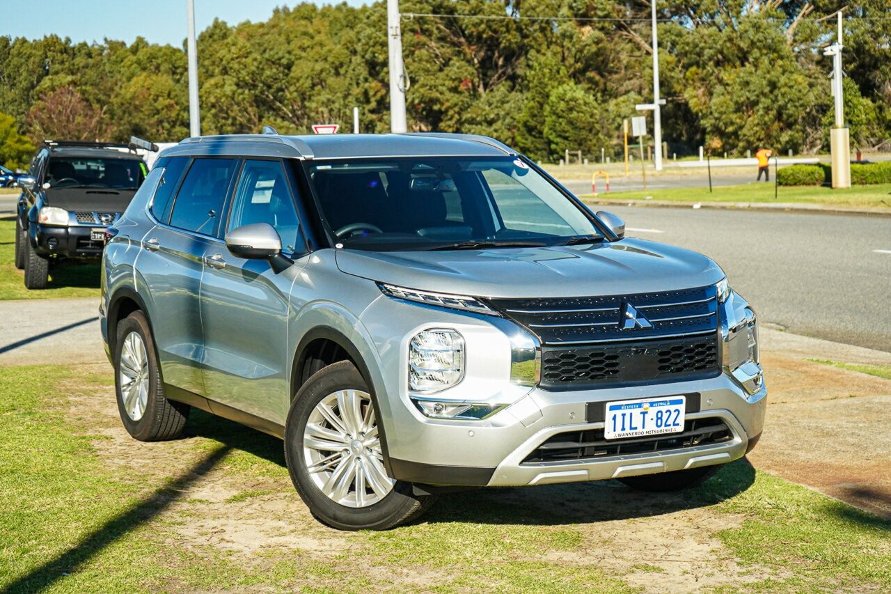 Mitsubishi Outlander image 1