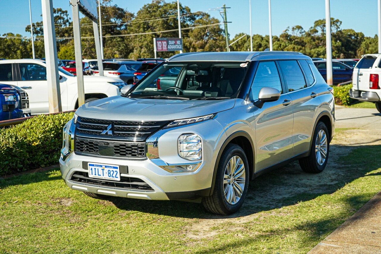 Mitsubishi Outlander image 3