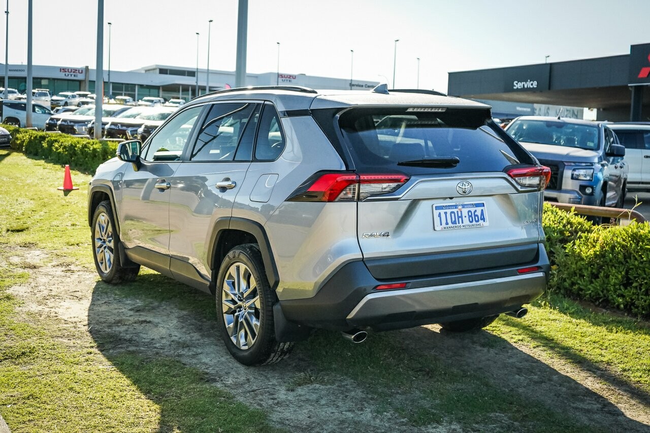 Toyota Rav4 image 3