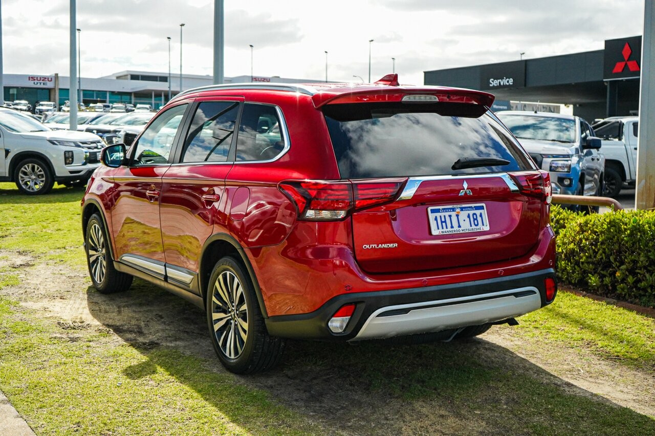 Mitsubishi Outlander image 4