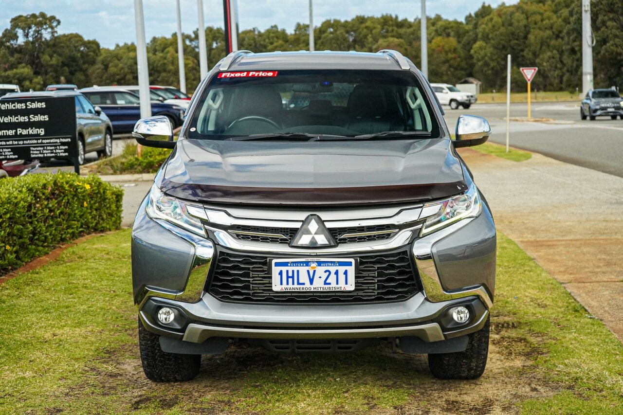 Mitsubishi Pajero Sport image 2