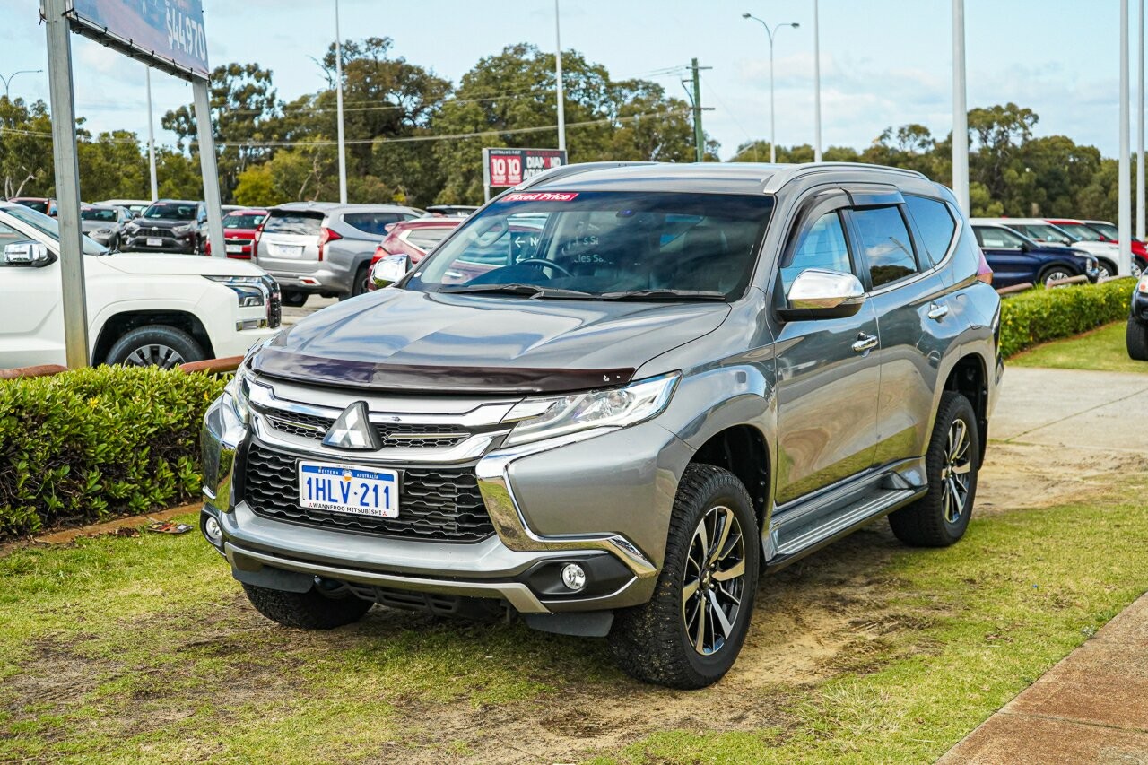 Mitsubishi Pajero Sport image 3