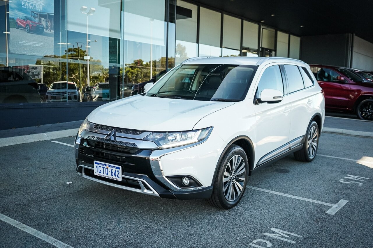 Mitsubishi Outlander image 1