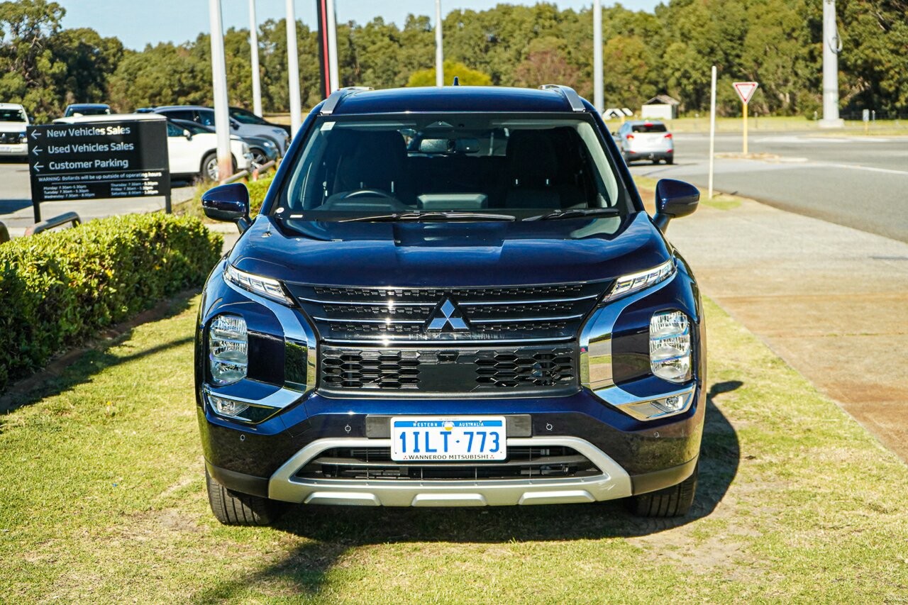 Mitsubishi Outlander image 2