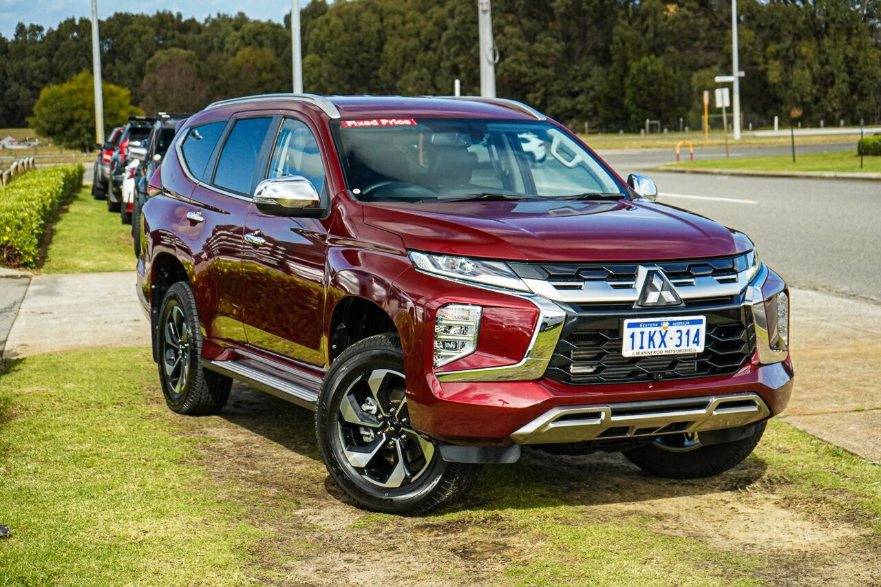 Mitsubishi Pajero Sport image 1